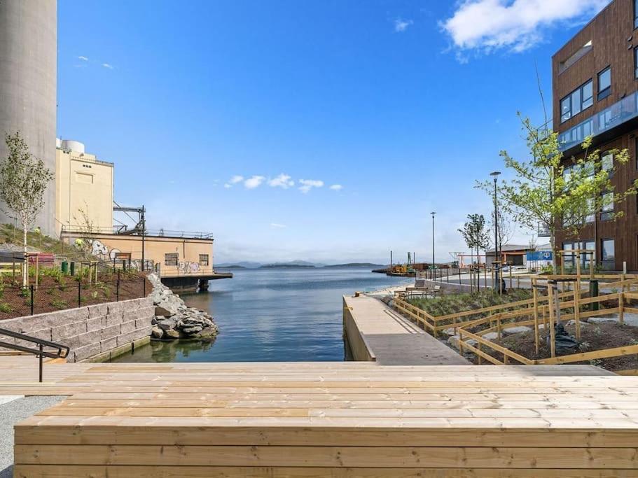 Modern 2 Bedroom In Center Leilighet