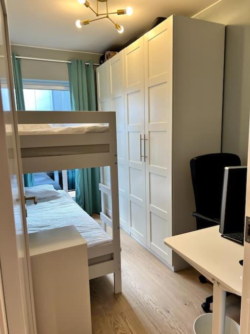 Modern 2 Bedroom In Center